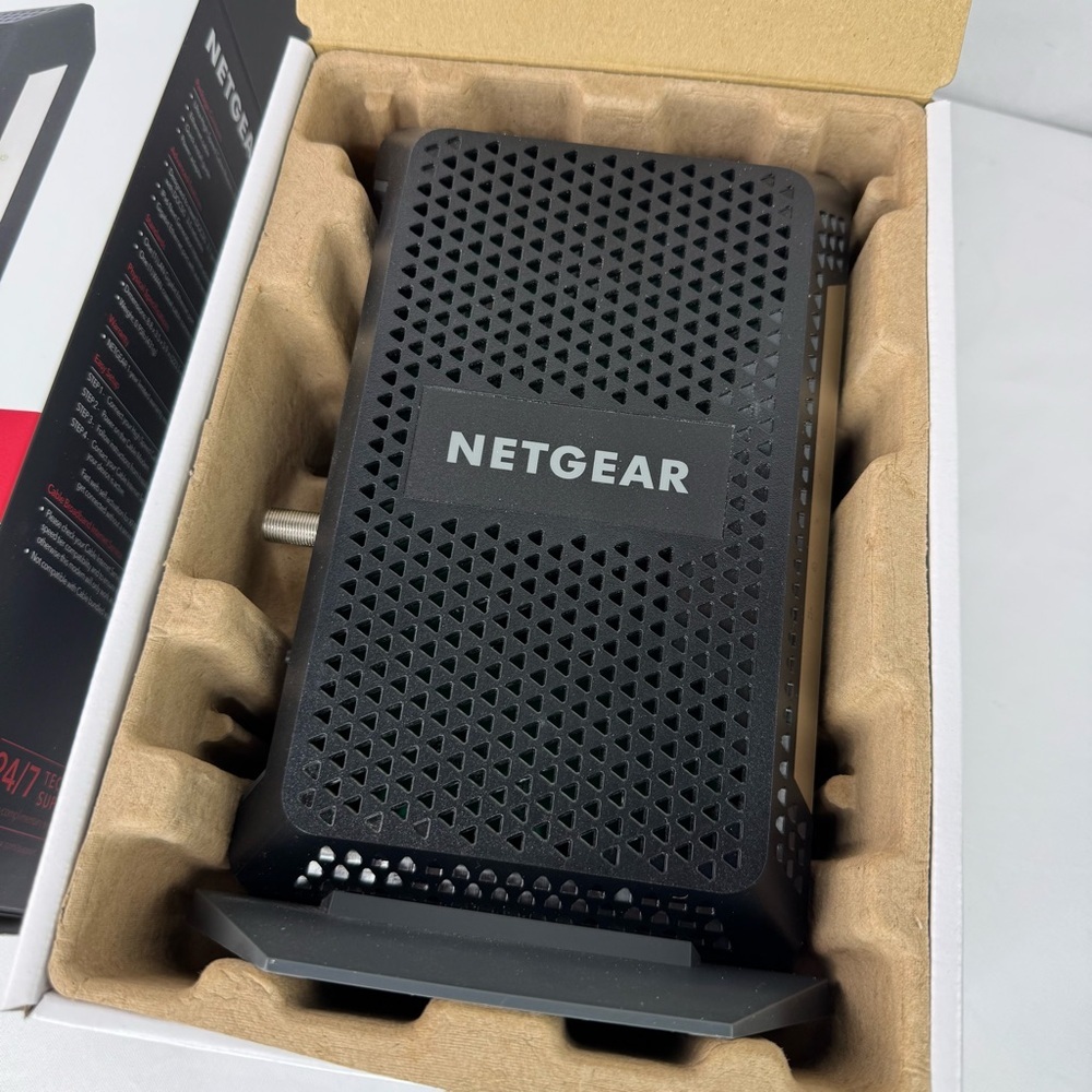 Netgear Ultra-High Speed Cable Modem CM1000 Worlds Fastest Cable Internet - Picture 7 of 7